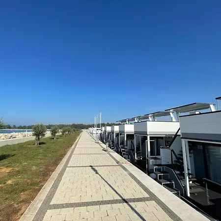Modern Houseboat For 6 People Botel Novigrad Istria