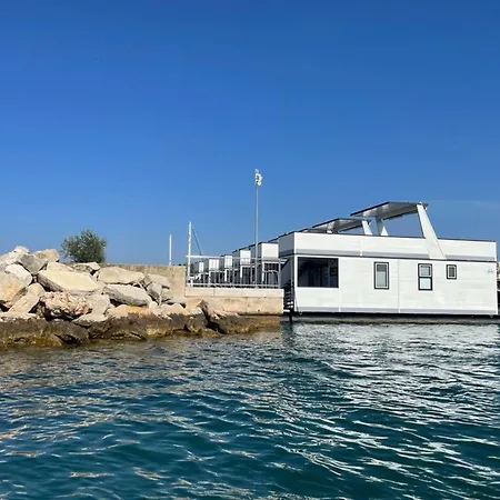 Botel Modern Houseboat For 6 People Novigrad Istria